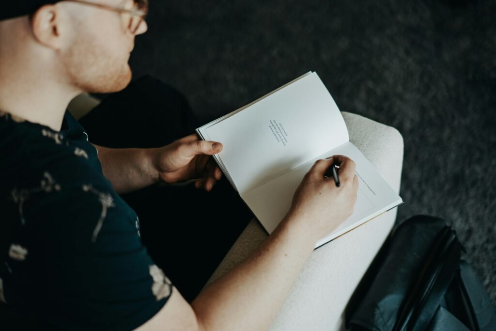 Gratitude Journaling: 30 Prompts To Transforms Your Life 4 Gratitude Prompts to Get You Started